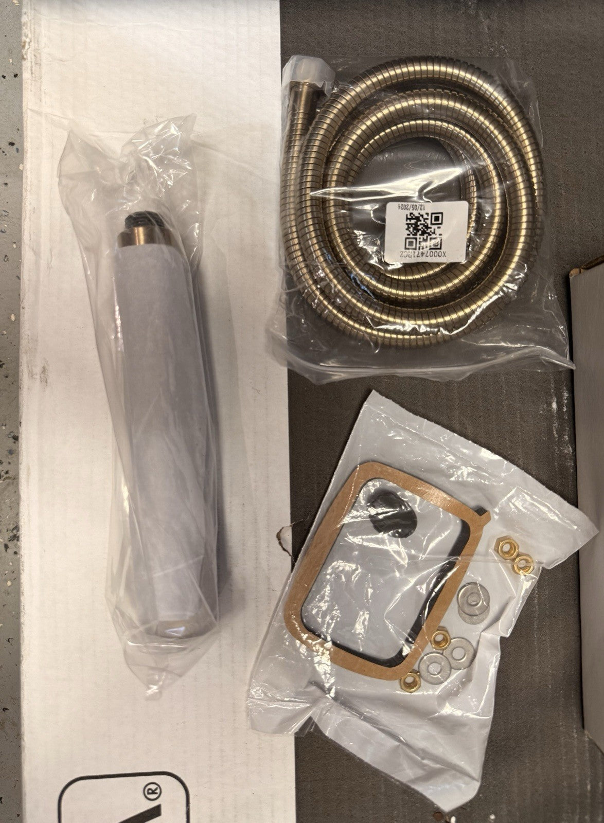 Delta T4759-CZFL Tub Filler Trim Kit Floor Mount Champagne Bronze + Hand Shower