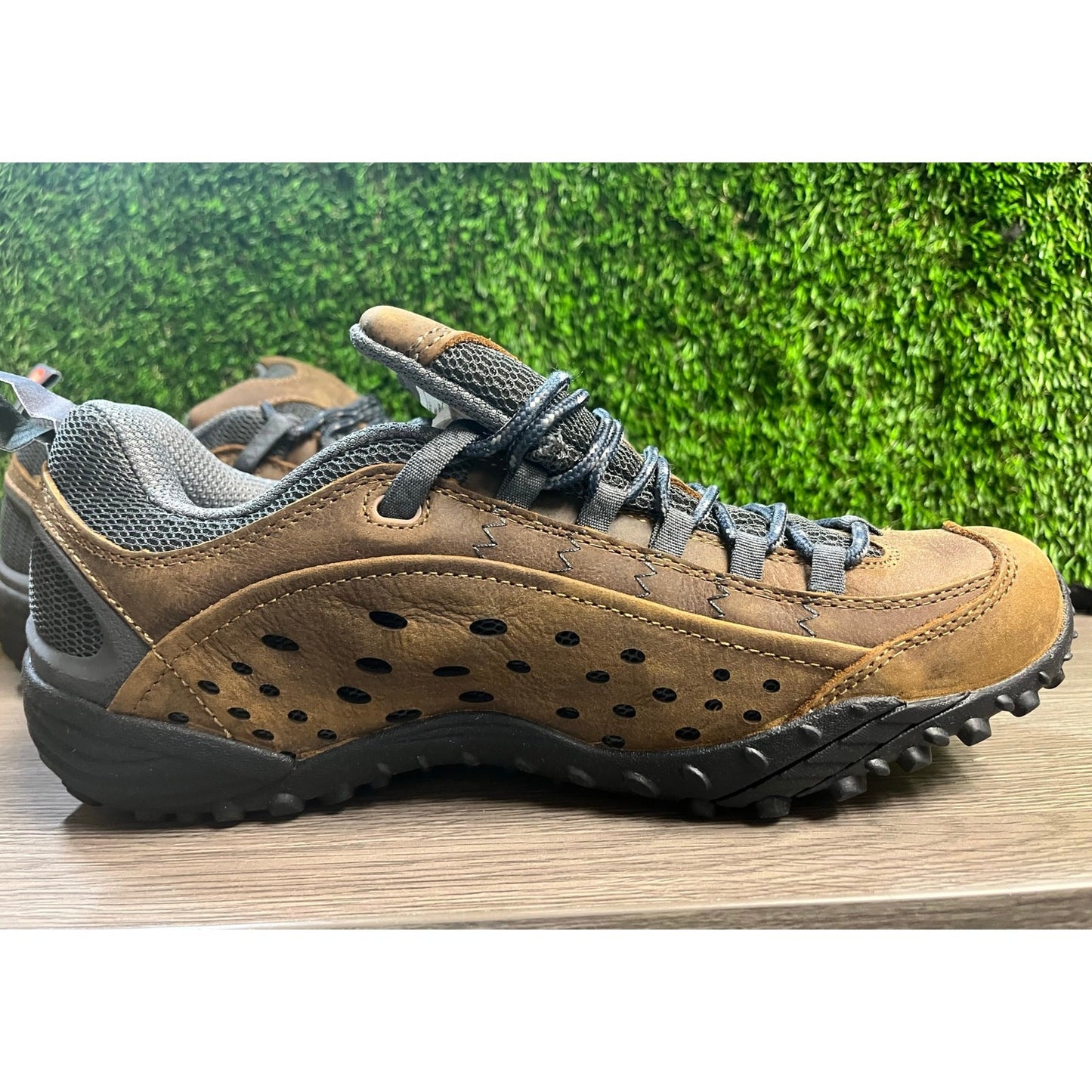 New -Merrell Intercept Men’s Low Rise Hiking Shoe- brown, size 9
