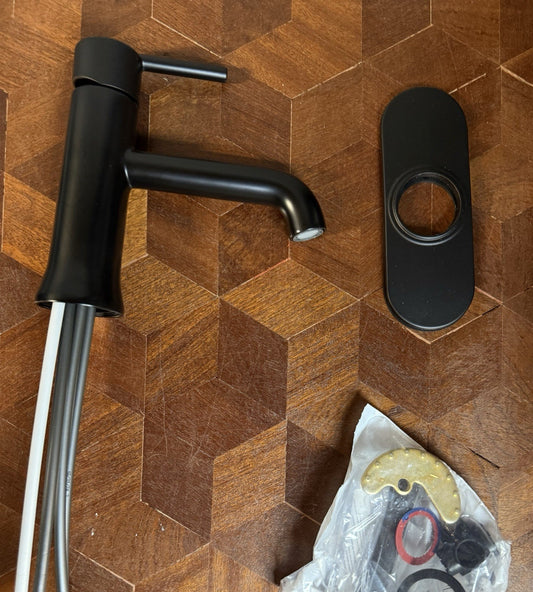 Delta 559LF-LPU Trinsic Matte Black Bathroom Faucet 1-Hole Single Handle