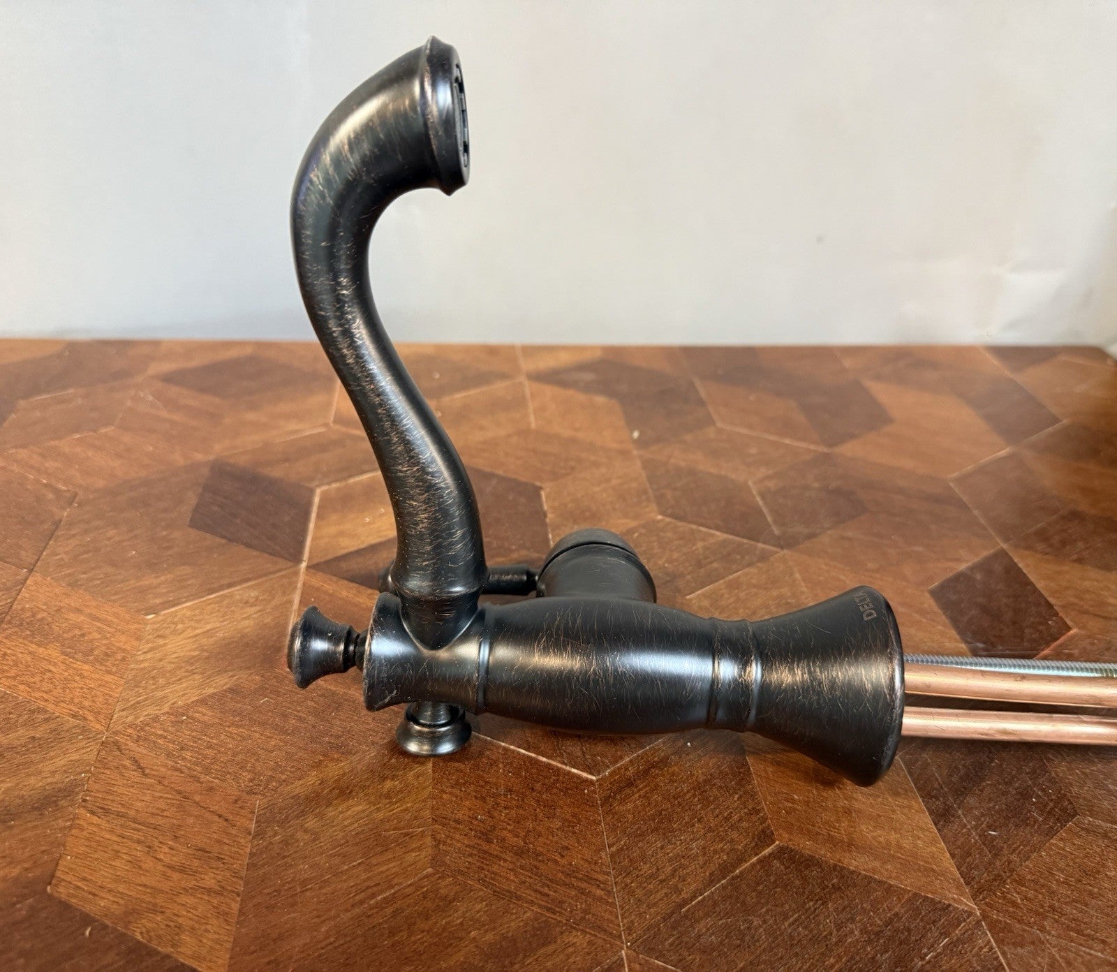 Delta Cassidy 1-Handle Bathroom Faucet Venetian Bronze – Deck Mount, 1.2 GPM