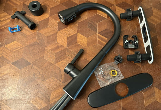 Delta Lenta Pull‑Down Kitchen Faucet – Matte Black
