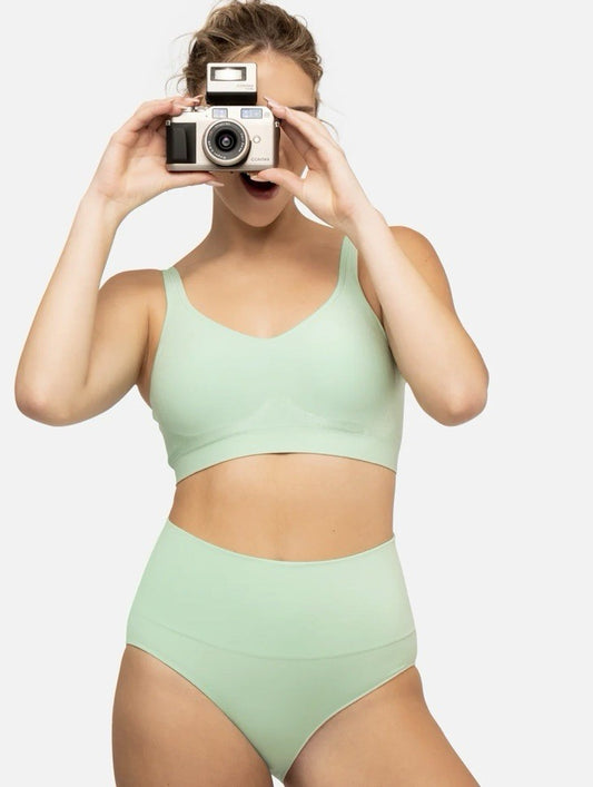 Underoutfit The Comfort Shaping Bra w/ adjustable straps 459- size L Pastelgreen