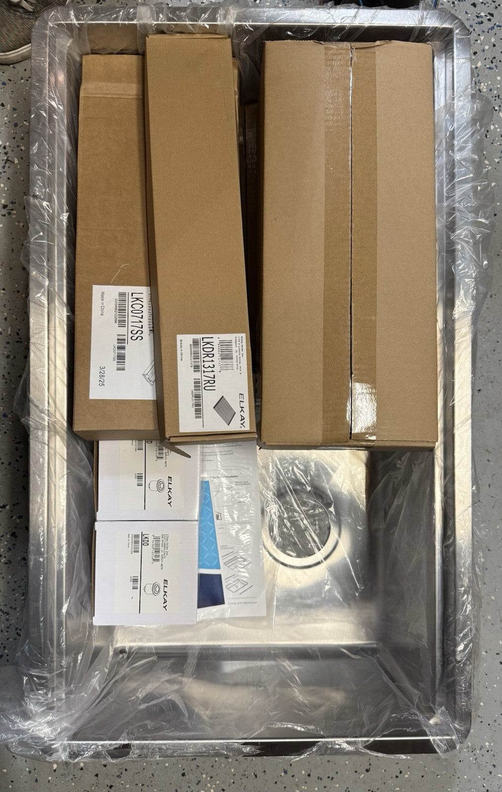 Elkay EFRUAQ31169TWC Crosstown 31-1/2" Undermount Double Basin S-S Workstation--