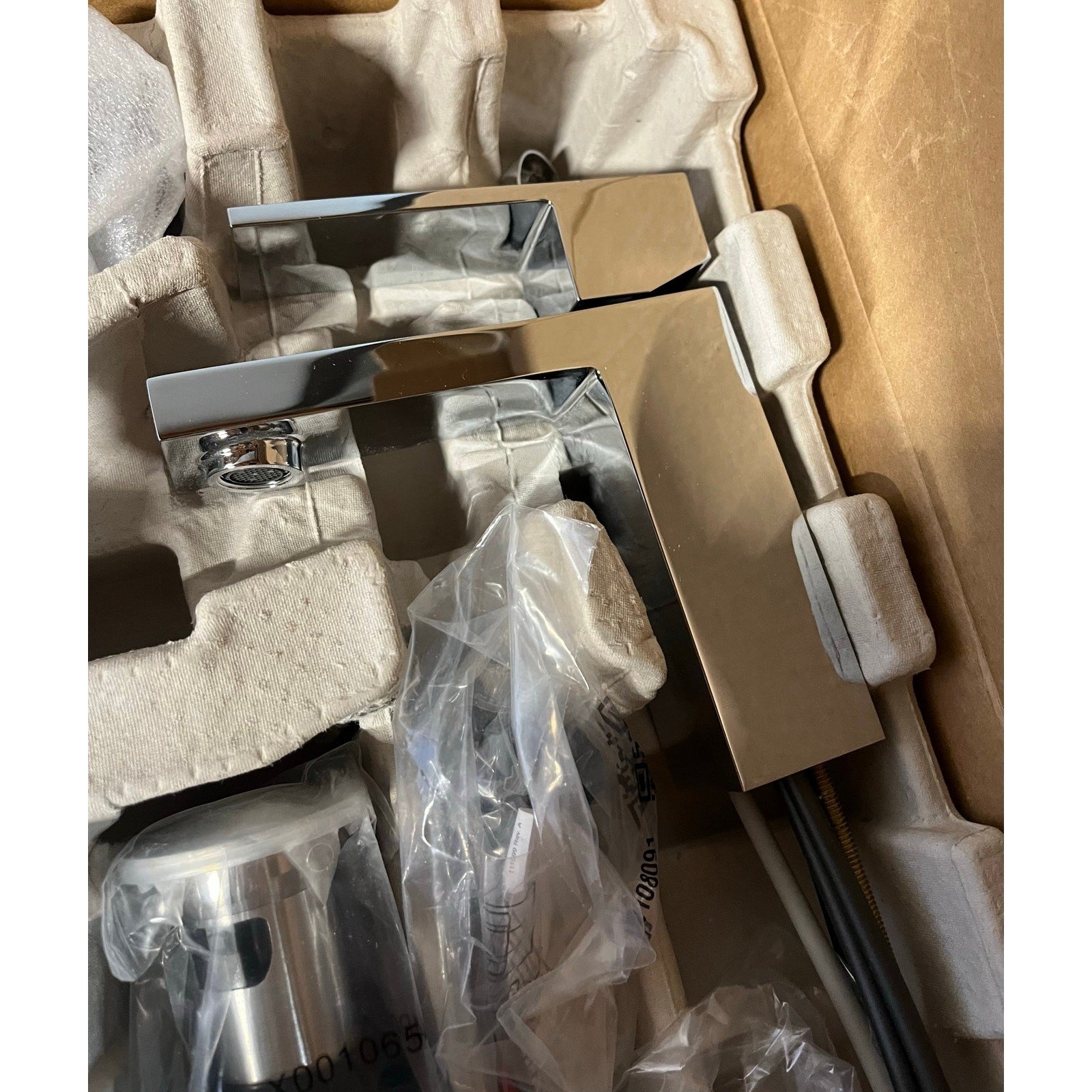 Delta 567LF-PP Chrome Bathroom Faucet Single Handle Project Pack Open Box