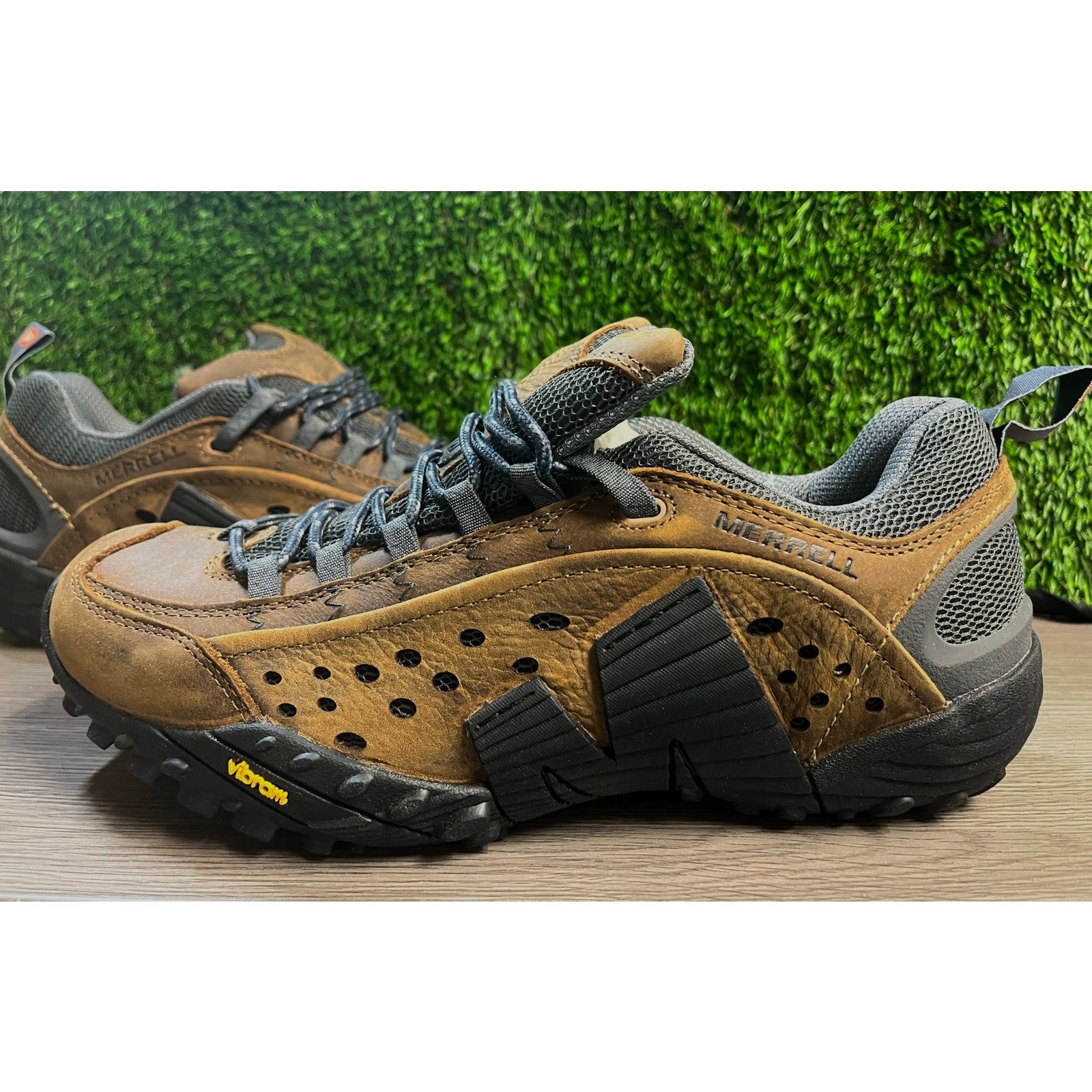 New -Merrell Intercept Men’s Low Rise Hiking Shoe- brown, size 9