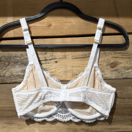 Amoena Karolina Bra Woman’s Size 38B White Lace Wired Post Surgery