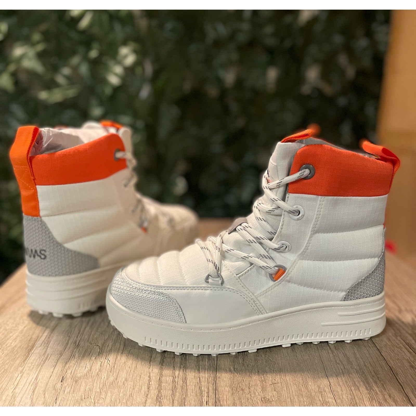 New - Swims Snow Boots Woman Size 6