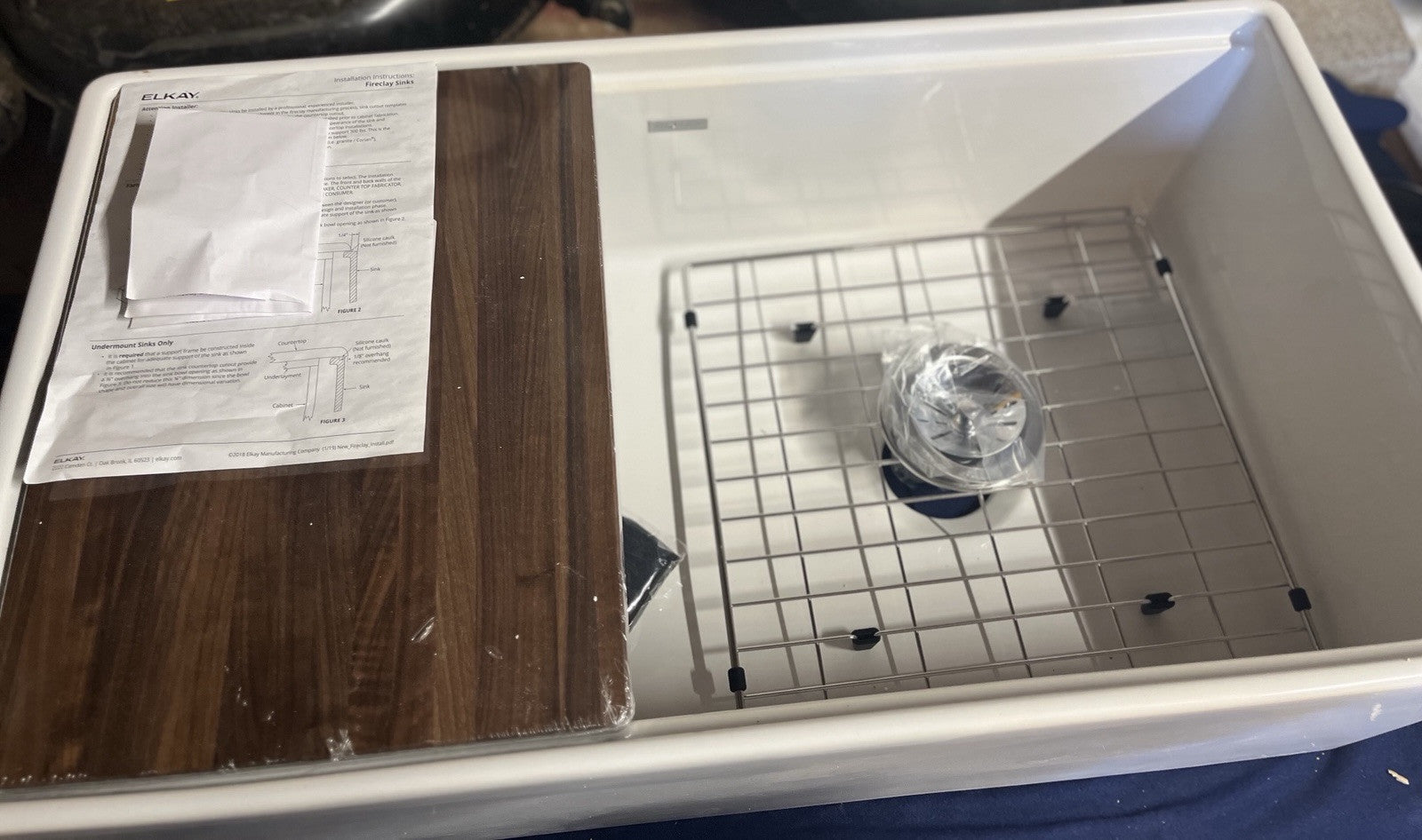 Elkay SWUF13320CBWH Fireclay 33" Farmhouse Workstation Sink Kit – White, Single